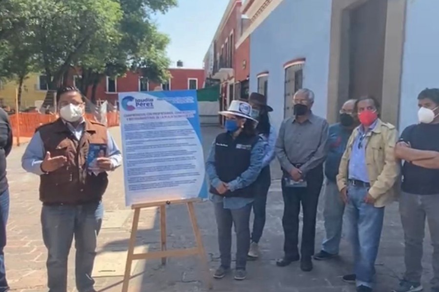 Pacta Claudia Pérez siete compromisos con propietarios, comerciantes y restauranteros de la Plaza Xicohténcatl