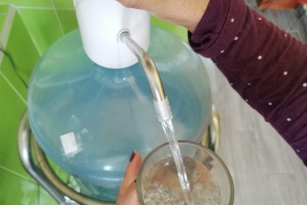 Fomenta SESA consumo de agua natural para evitar deshidratación