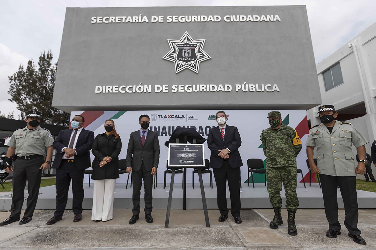 Marco Mena inaugura oficinas de la dirección de seguridad pública y entrega carros de bomberos