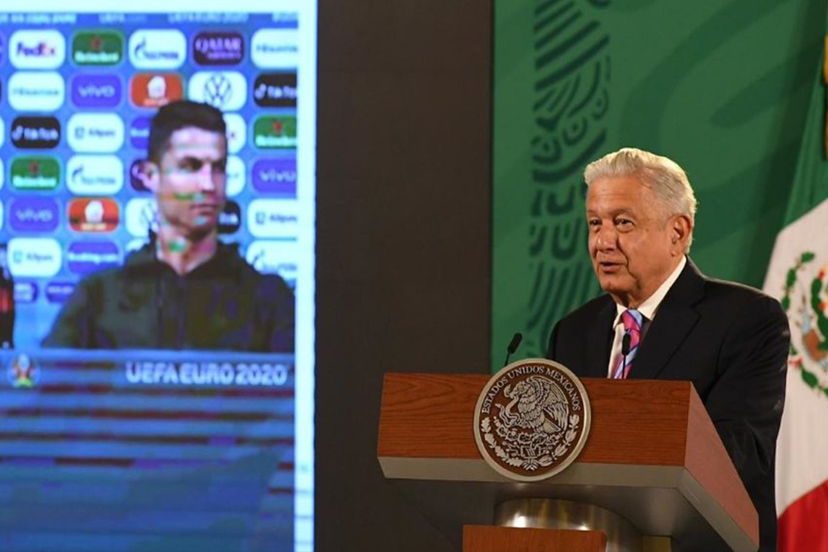 AMLO da clases de nutrición en la mañanera con Cristiano Ronaldo