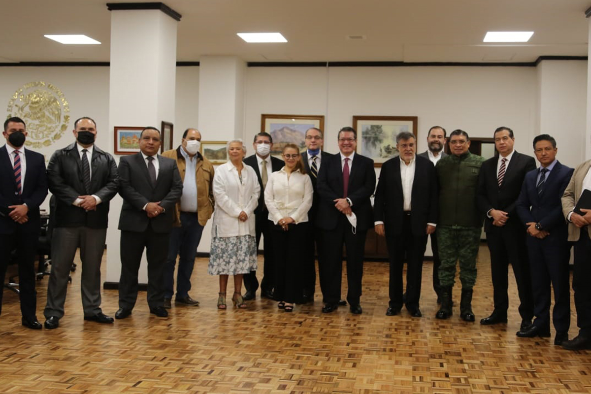 Marco Mena participa en reunión  del gabinete de seguridad federal