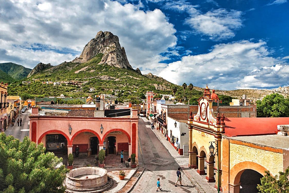 Entregan letras monumentales al Pueblo Mágico de Bernal