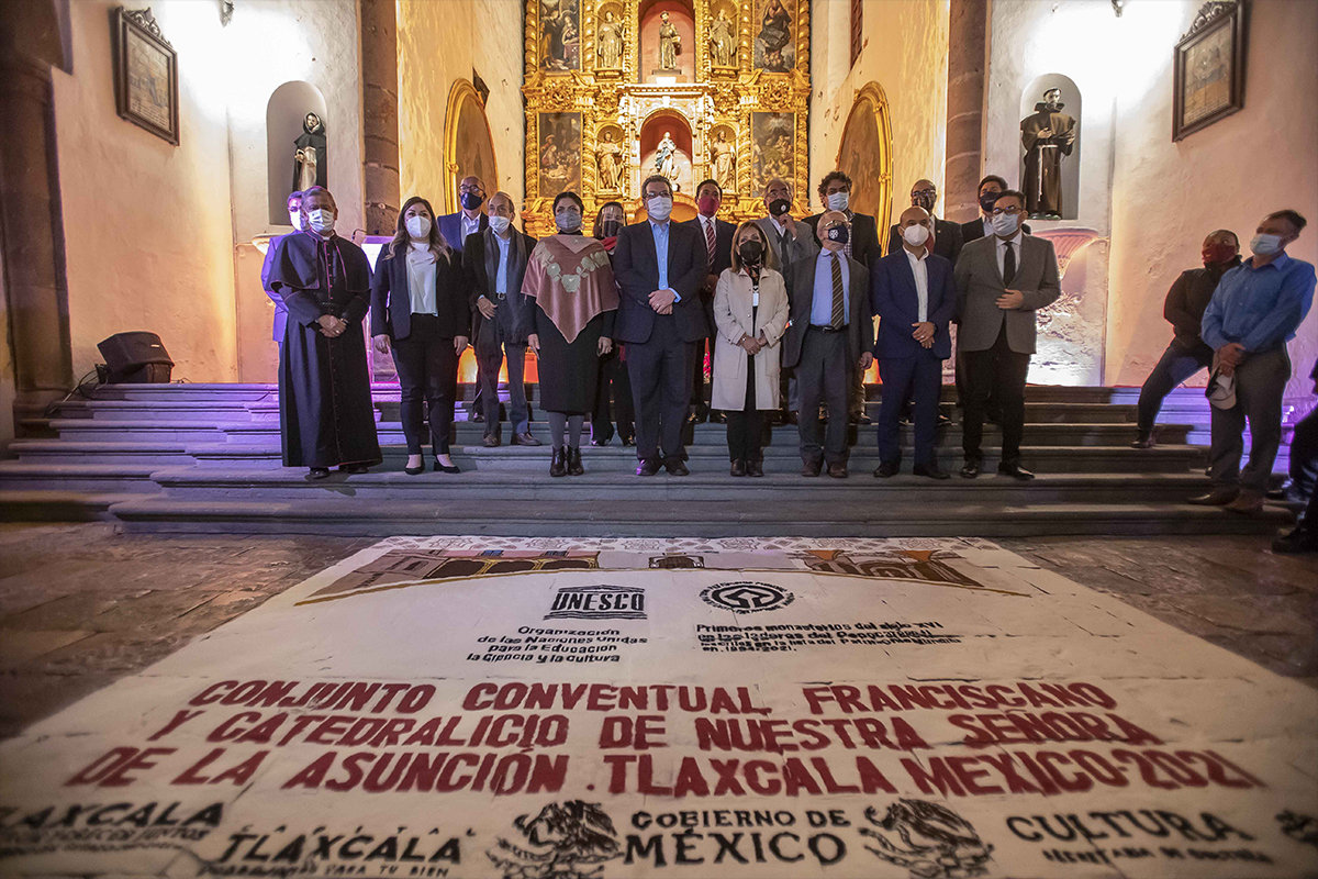 Develan Alejandra Frausto y Marco Mena placas alusivas al ex convento de San Francisco como patrimonio mundial