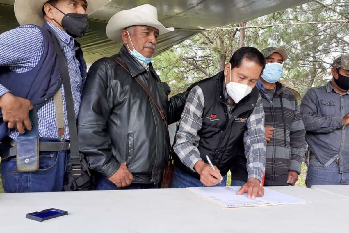 Ponen fin a 50 años de conflicto agrario San Juan Mixtepec y Santa María Yucunicoco