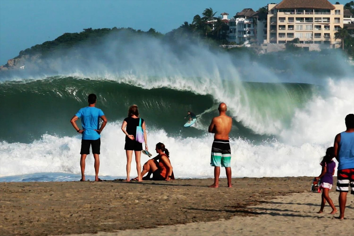 Imponen toque de queda en Puerto Escondido como medida para evitar contagios de Covid-19