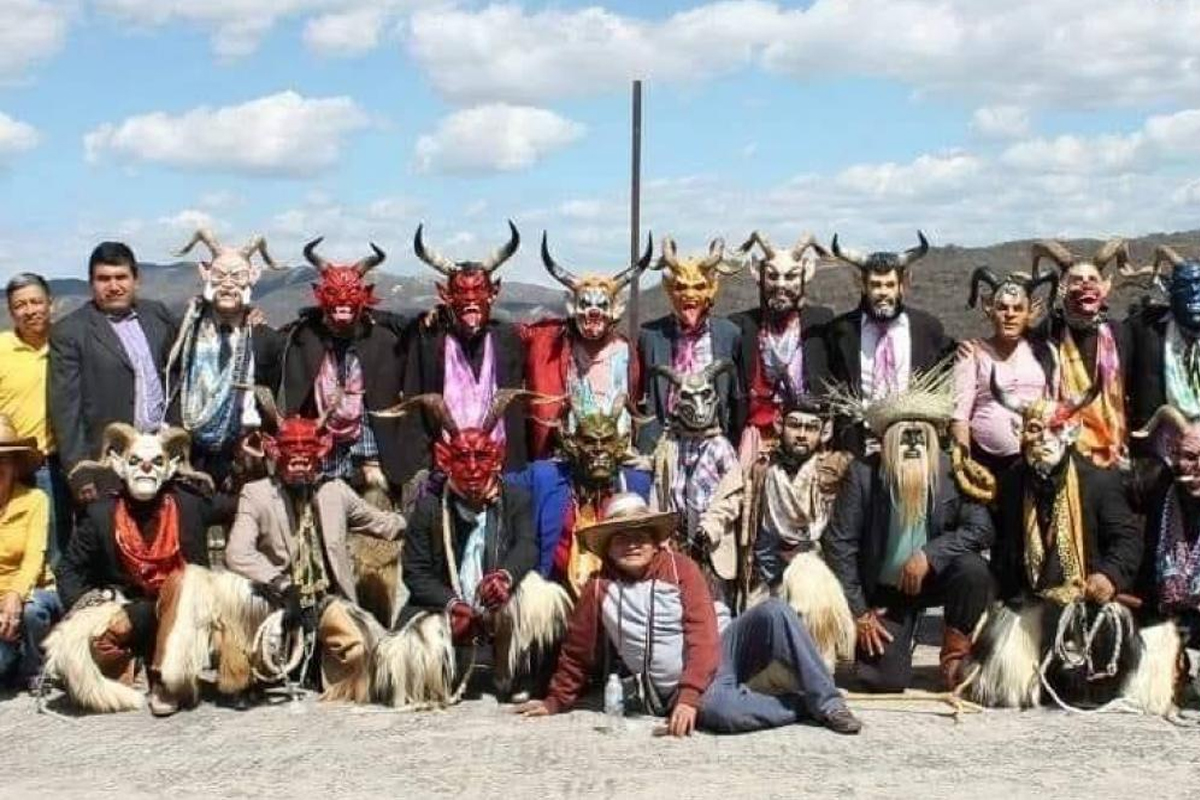 Inculca maestro de Oaxaca el amor por la cultura Tacuate en sus alumnos