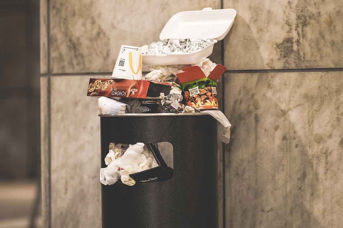 Centro Histórico de Oaxaca de Juárez, lleno de basura en plena temporada de lluvias