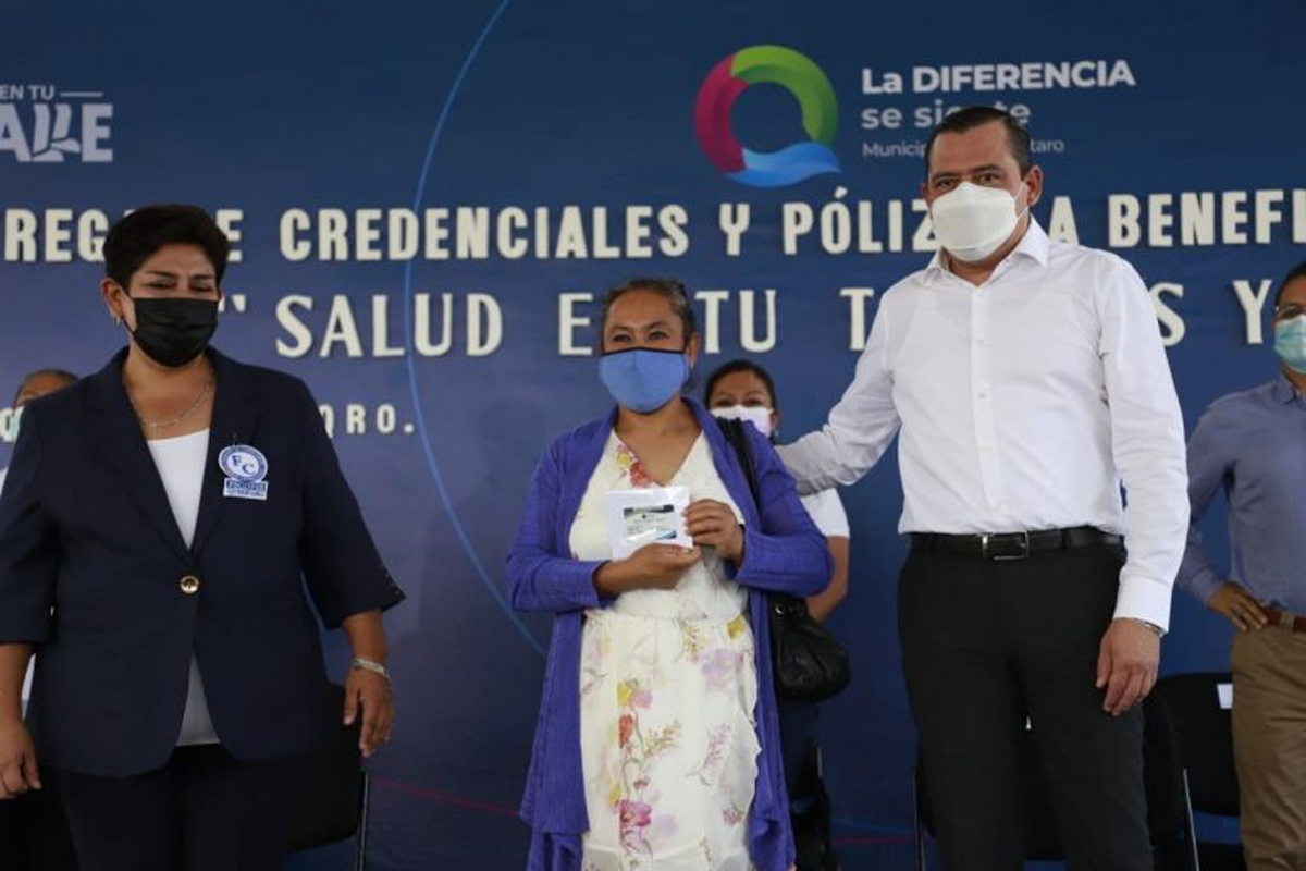 Credencializan a tianguistas y comerciantes en Querétaro