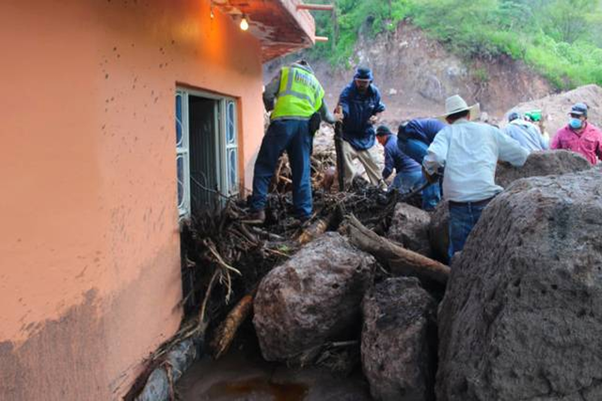 Tromba deja incomunicadas a cinco comunidades de Jalpa Zacatecas