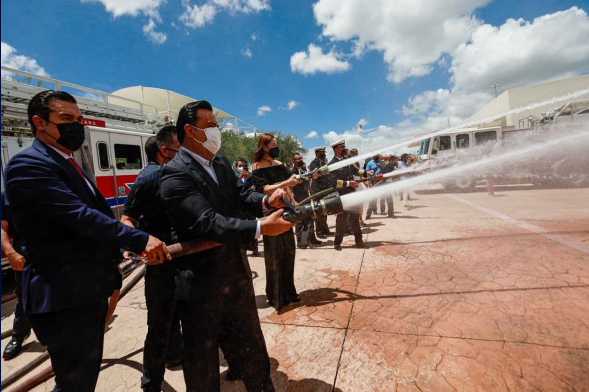 Asiste Luis Nava al 72 Aniversario de Bomberos de Querétaro