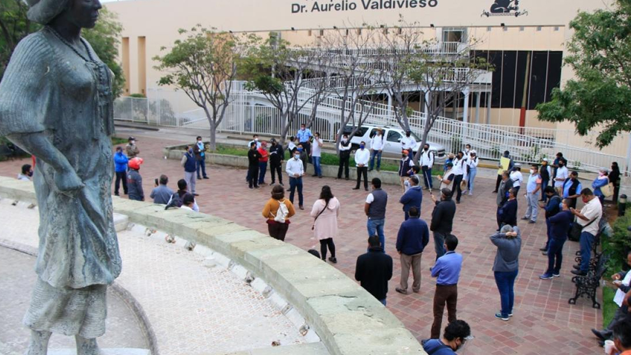 Anticipan más despidos de trabajadores de Salud en Oaxaca este 16 de septiembre