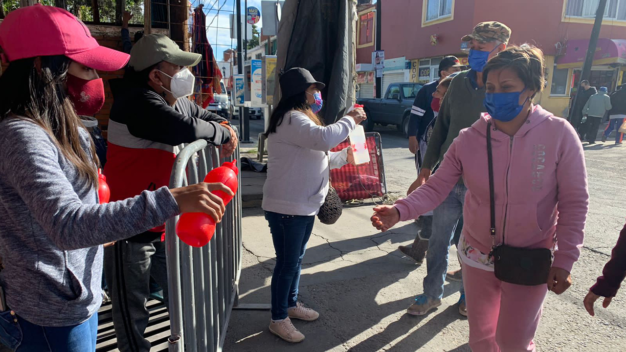 Coloca Ayuntamiento de Tlaxcala filtros sanitarios en mercado y tianguis