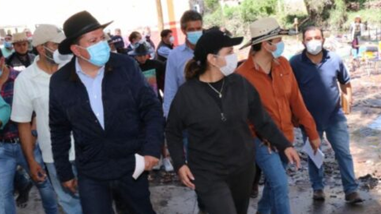 Entrega Sara Hernández de Monreal insumos y apoyos alimentarios en Genaro Codina