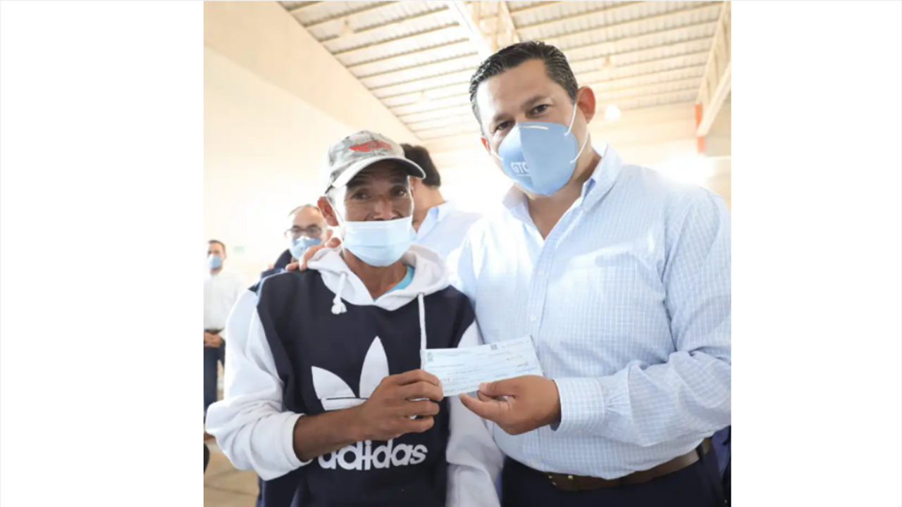 Entrega Gobernador apoyos a damnificados de Abasolo