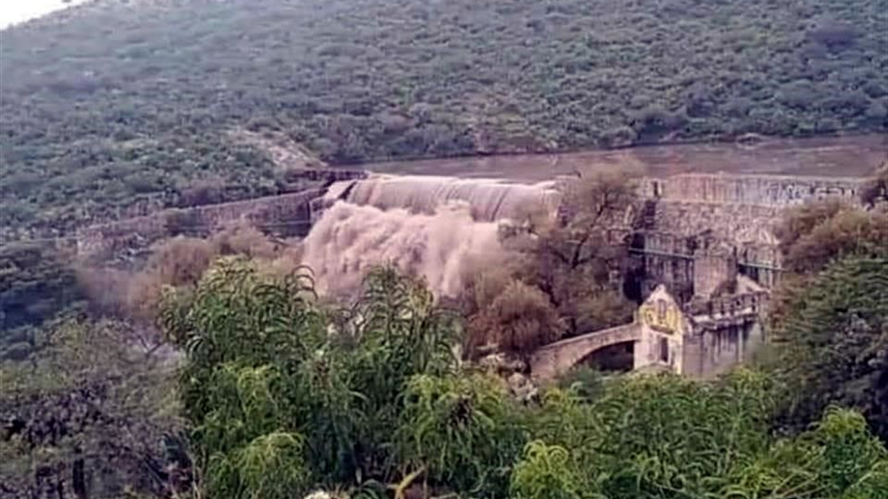 Desalojan por desborde de presa en Aguascalientes