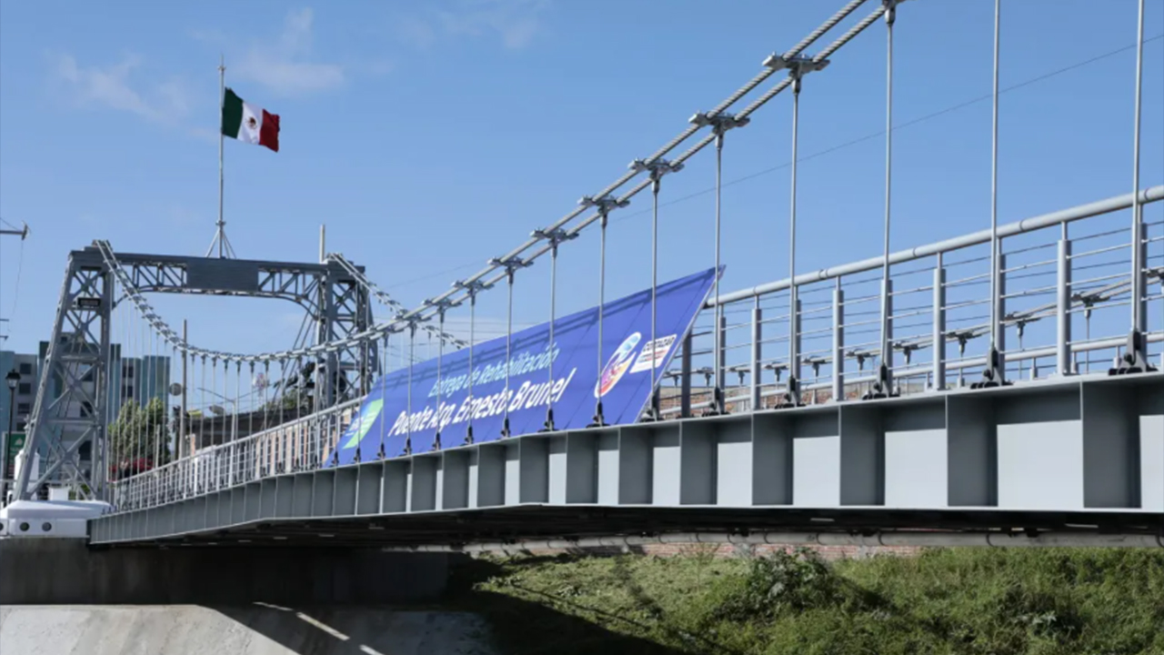 Entregan la rehabilitación del puente peatonal colgante “Arquitecto Ernesto Brunel” en Cortazar en Guanajuato