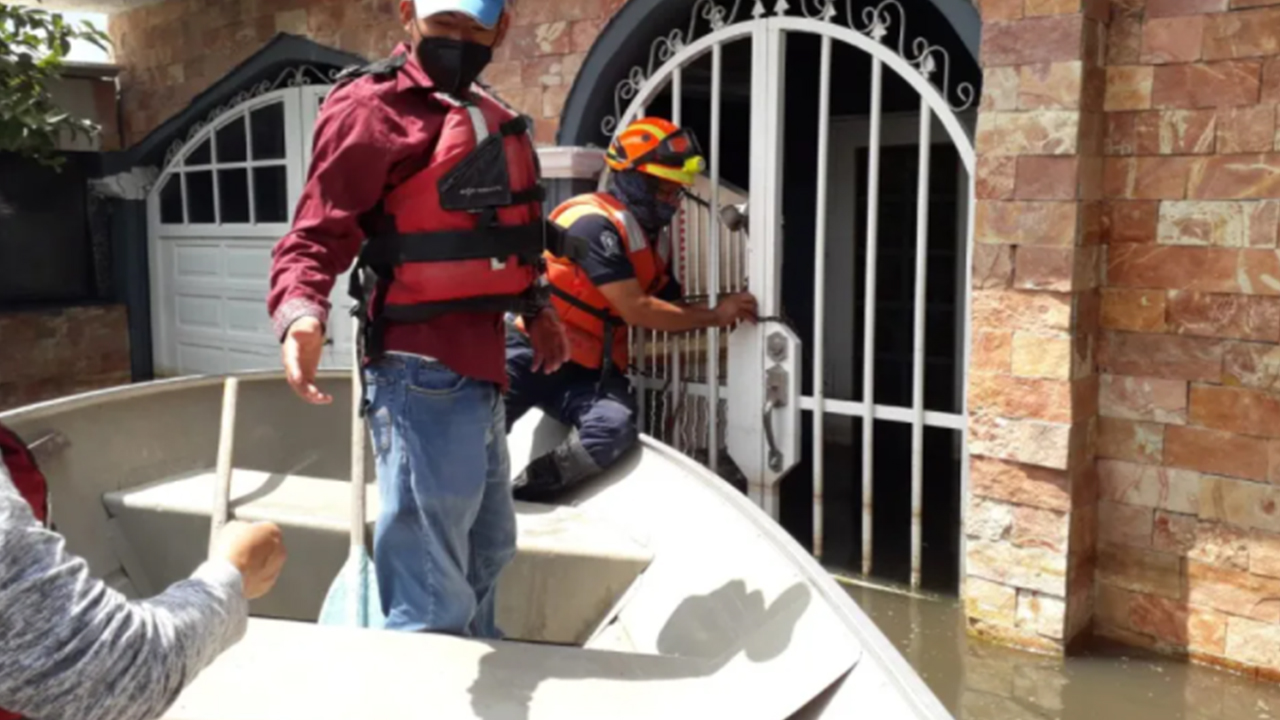 Continúan acciones de apoyo a la población en zonas afectadas por inundaciones en Abasolo Guanajuato
