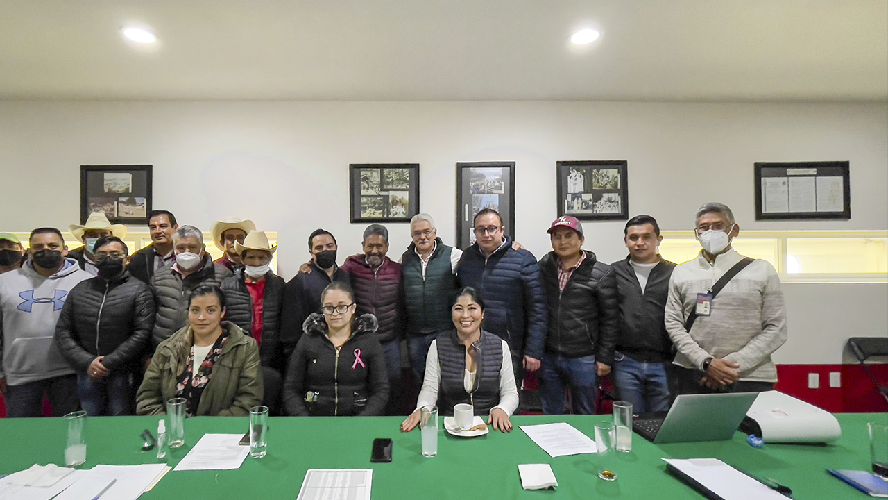 Rafael De La Peña le toma protesta a Edgar Macías Moreno, como presidente del consejo municipal de desarrollo sustentable de Emiliano Zapata