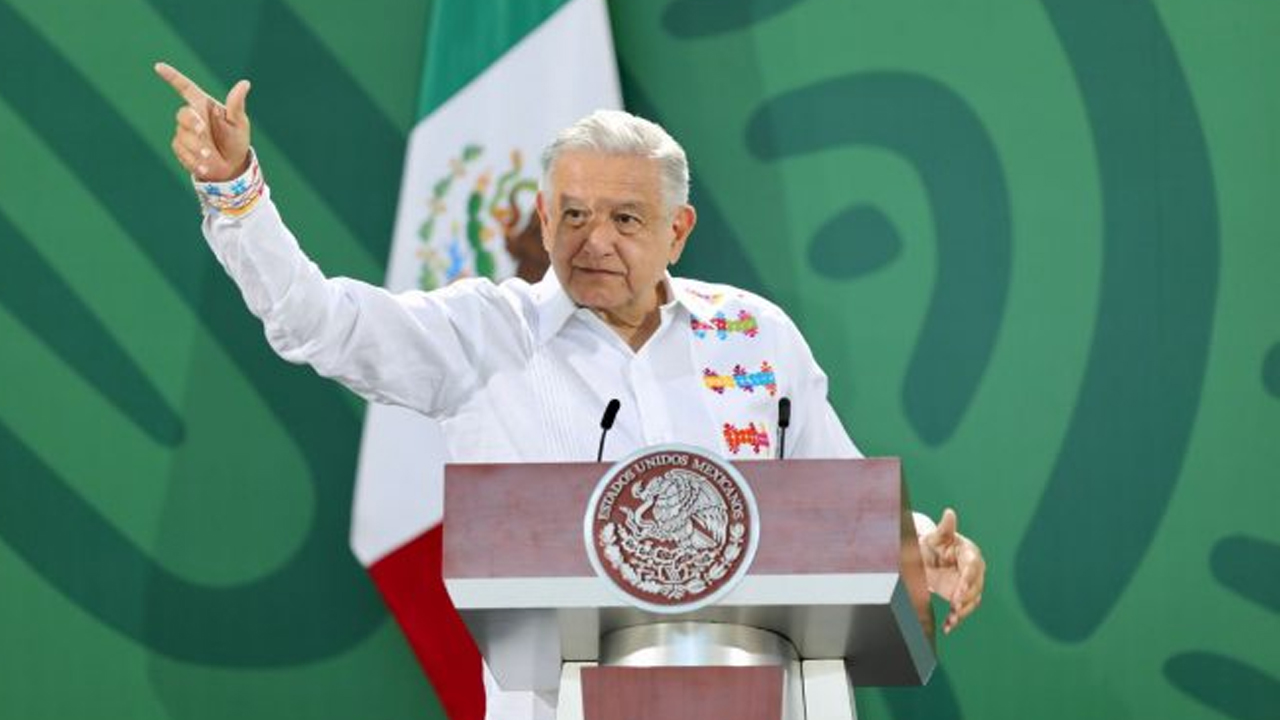 AMLO aprovecha su estancia en Veracruz para cuestionar a exgobernadores del estado