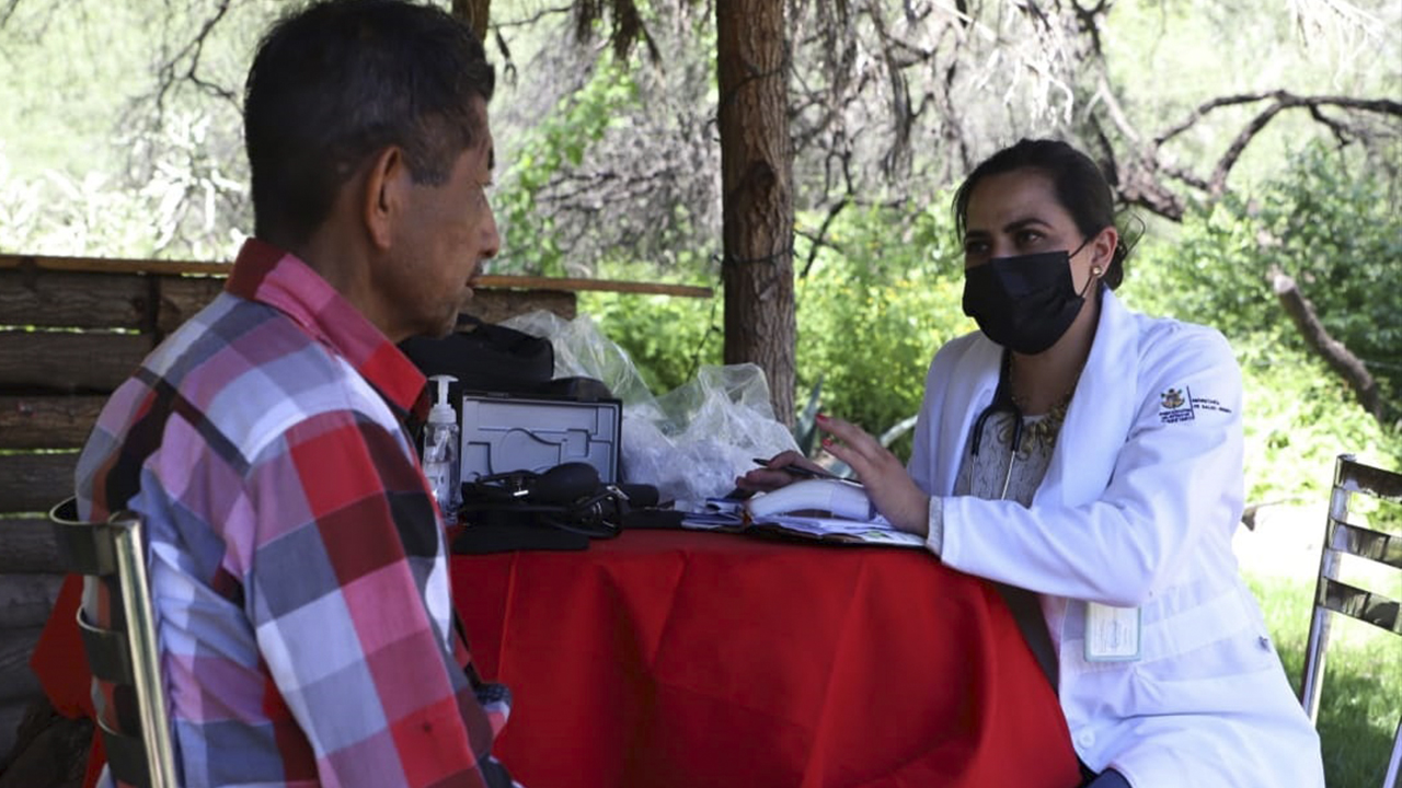 Secretaría de Salud apoya en la localidad de Adjuntas de Gatos, Pinal de Amoles Querétaro