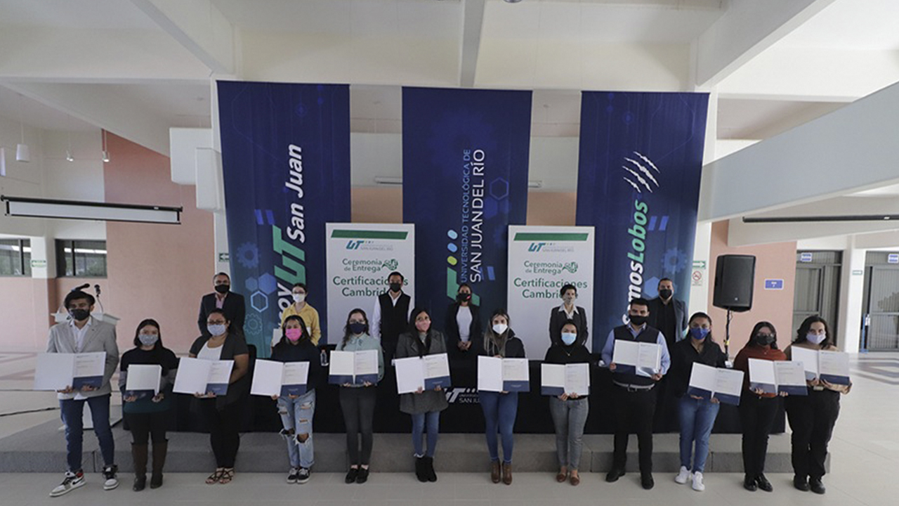 Entrega Centro de Idiomas de la UTSJR en Querétaro certificaciones Cambridge