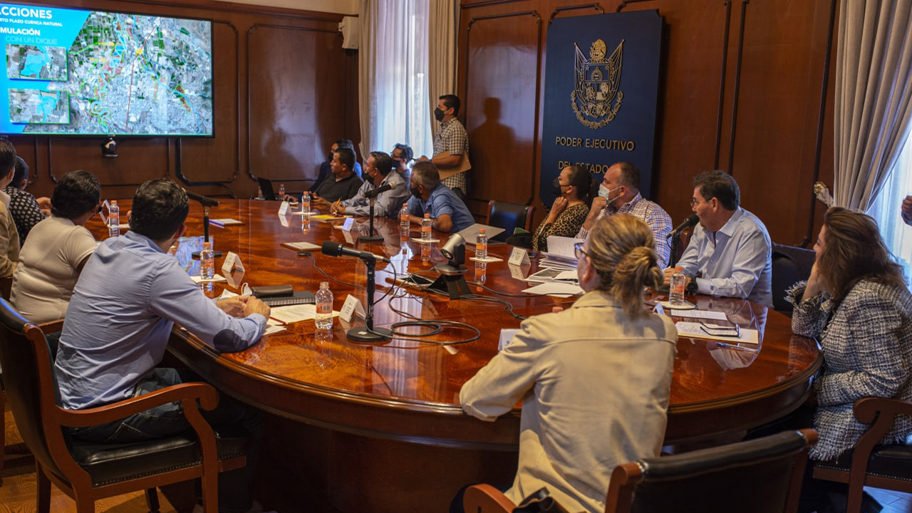 Se reúnen autoridades estatales con vecinos del fraccionamiento La Rueda
