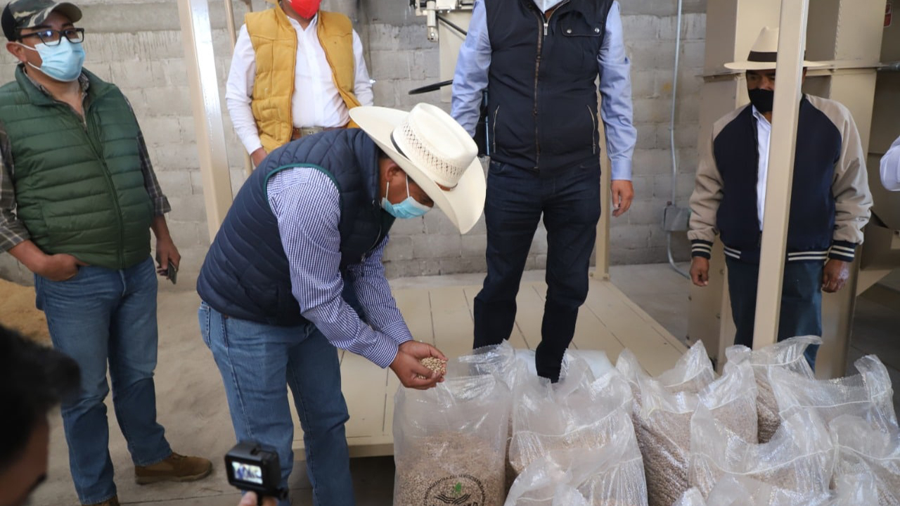 Visita Secretario de Desarrollo Agropecuario planta Perlas del Semidesierto