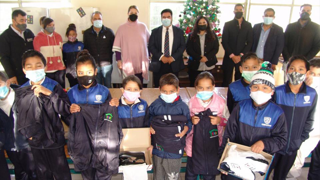 Entrega SEECH uniformes y zapatos a 750 estudiantes de los Albergues Escolares Rurales en el estado