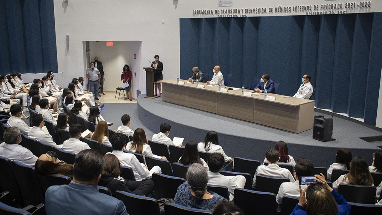 Preside secretaria de Salud ceremonia de Clausura y Bienvenida de Médicos Internos de Pregrado