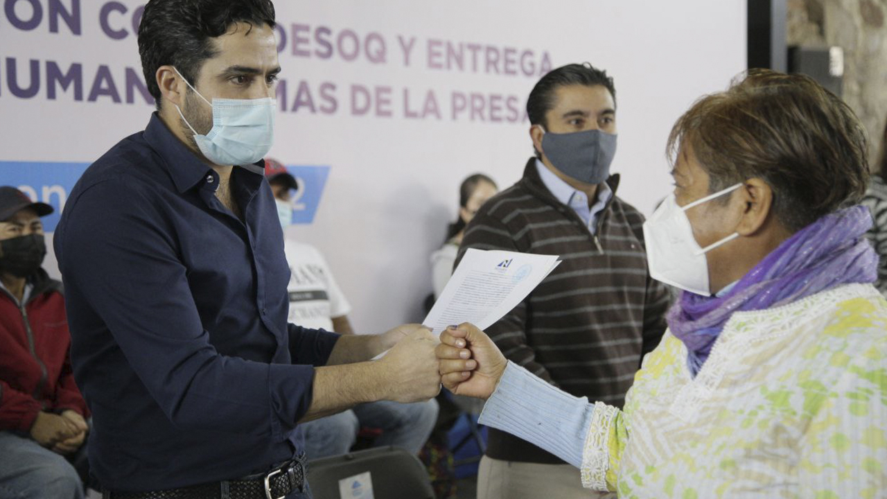 SEDESOQ entrega escrituras en el municipio de Corregidora