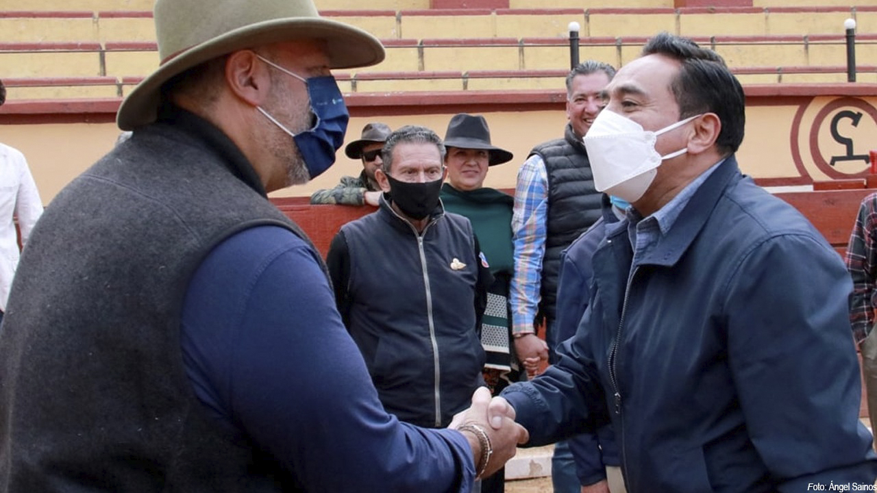 Asiste Jorge Corichi a la lidia de toros del hijo de Carlos Slim en la plaza Jorge Aguilar “El Ranchero”