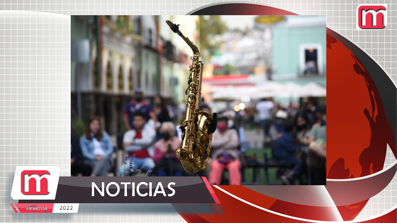Visitantes locales, nacionales y extranjeros llenan el Centro Histórico de Tlaxcala Capital