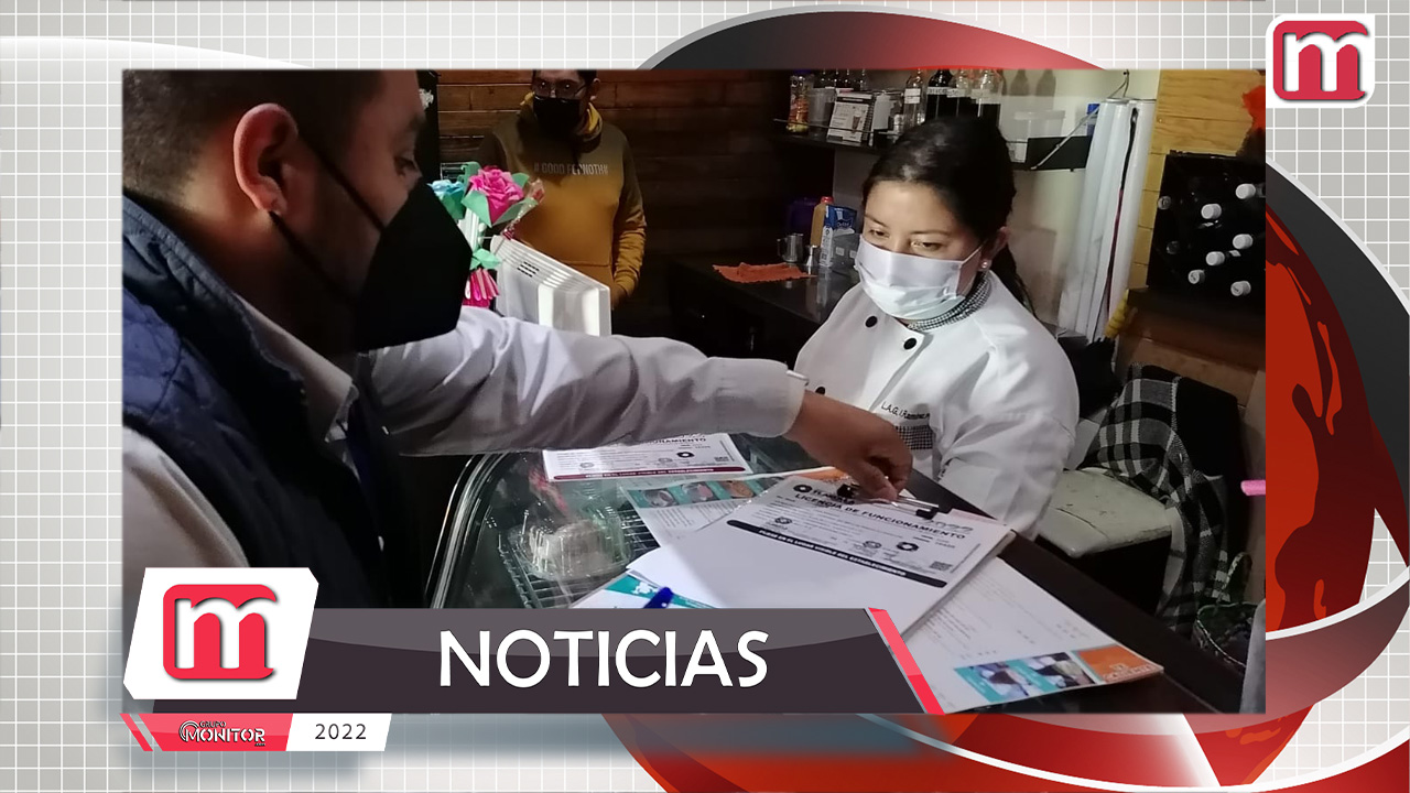 Con agrado reciben comerciantes de Tlaxcala capital licencias de funcionamiento hasta sus negocios.