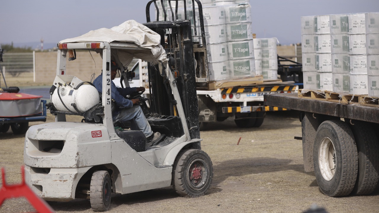 Entrega SEDEA apoyos a productores de Pedro Escobedo