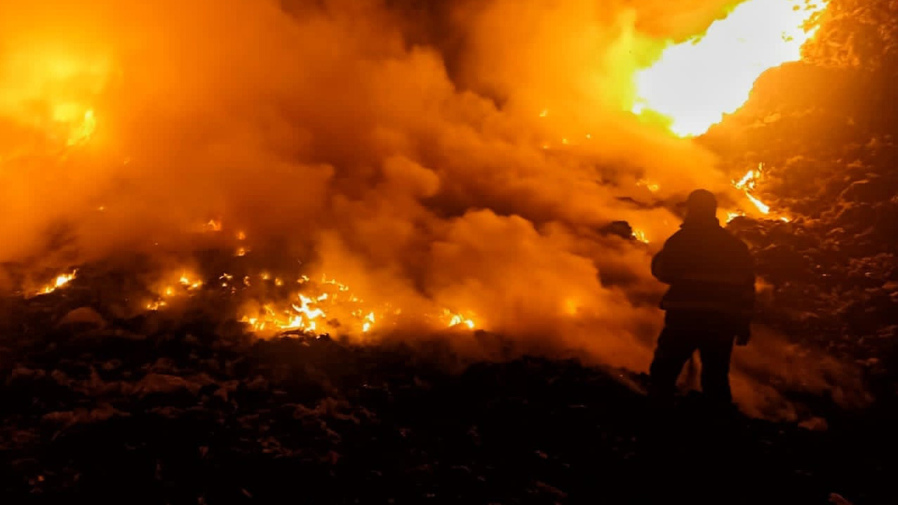 Atiende ayuntamiento de Huamantla incendio en el relleno sanitario  de Benito Juárez