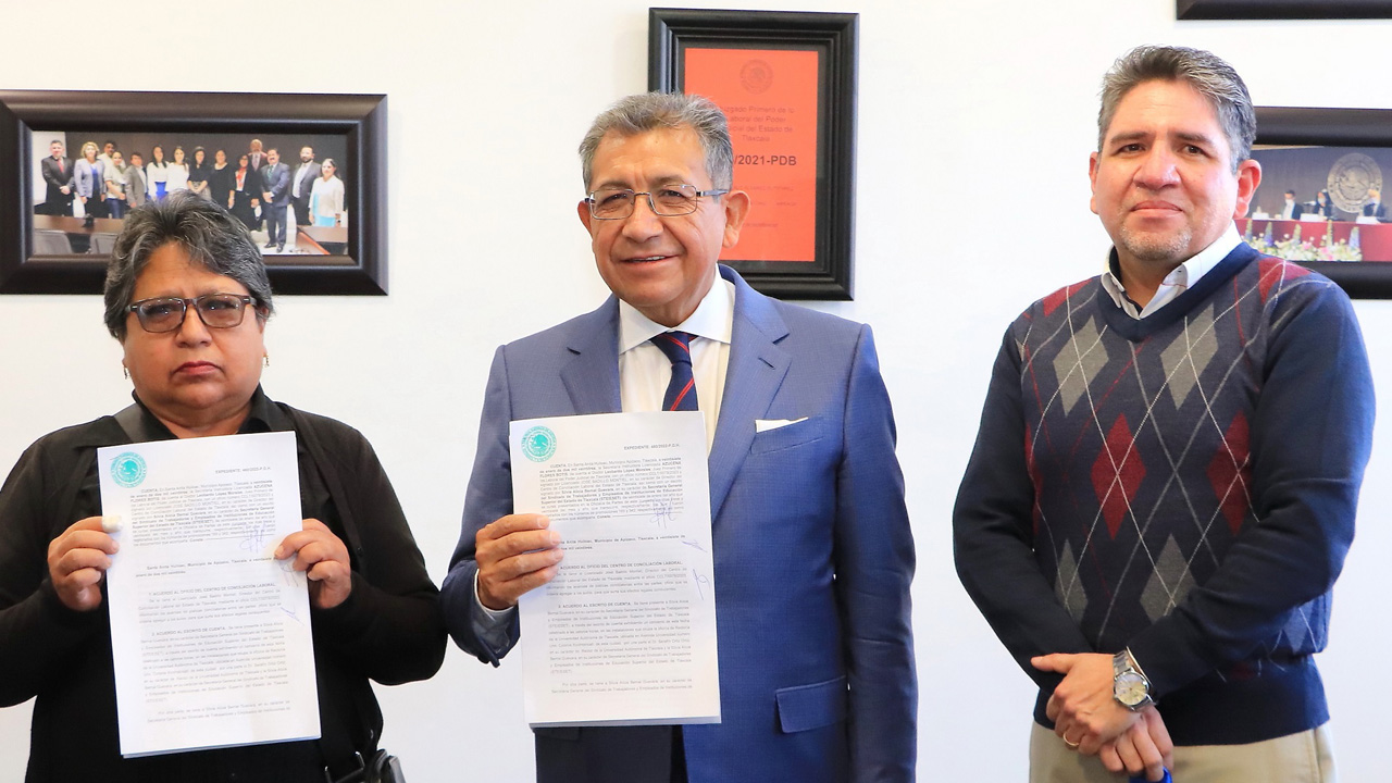 Firman UATx y STEIESET contrato colectivo de trabajo