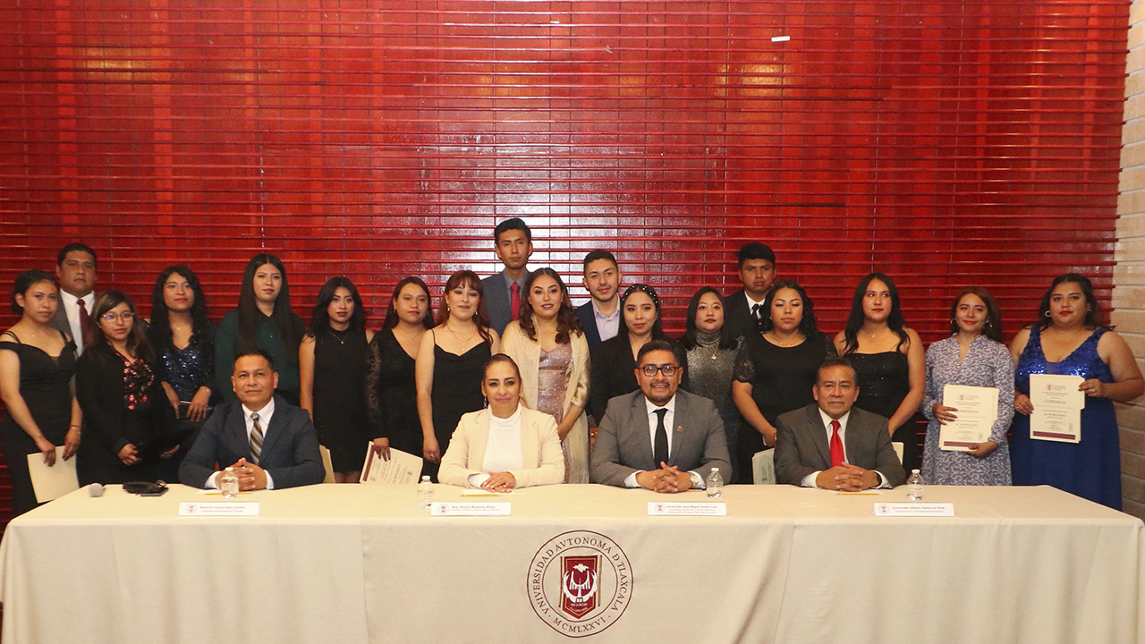 Gradúa UATx estudiantes del campus San Pablo del Monte