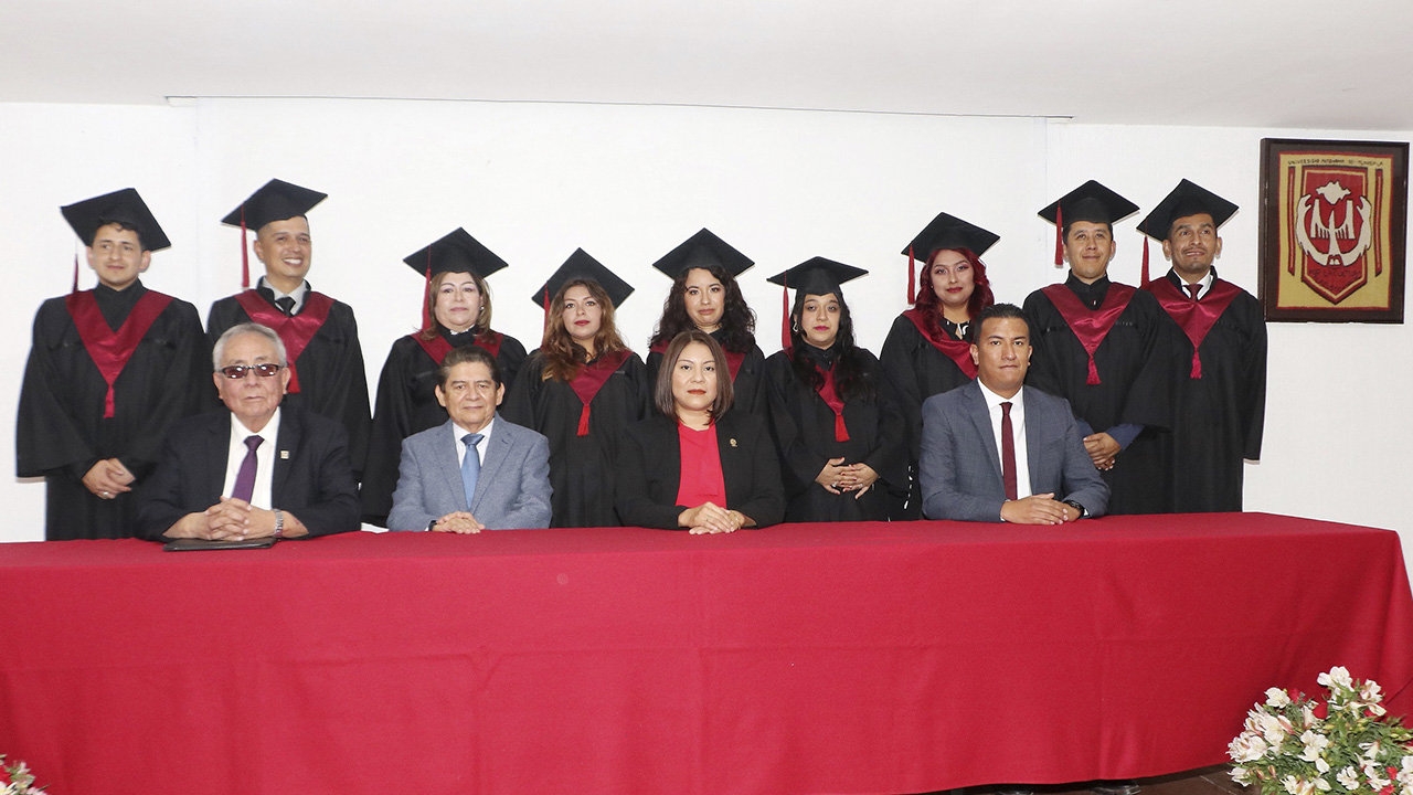 Graduó UATx a nuevos especialistas en educación