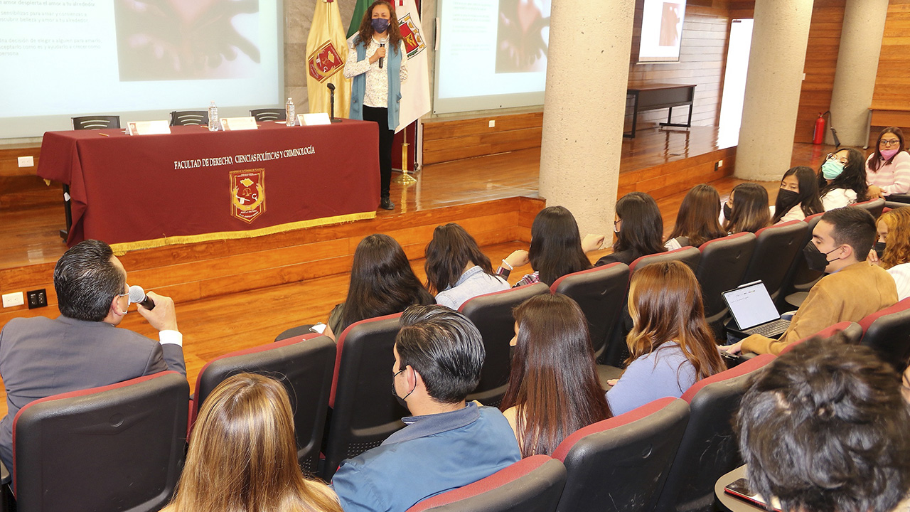 Hablan en la UATx sobre la violencia en el noviazgo