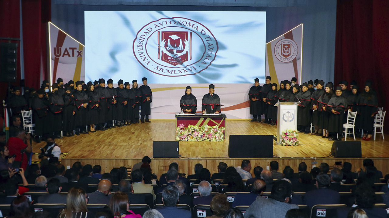 Presenta Rector de la UATx primer informe de actividades