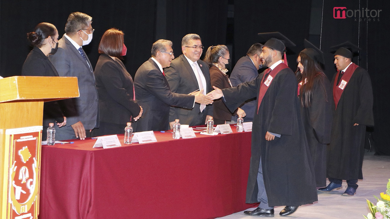 Culmina estudios en derecho nueva generación de la UATx