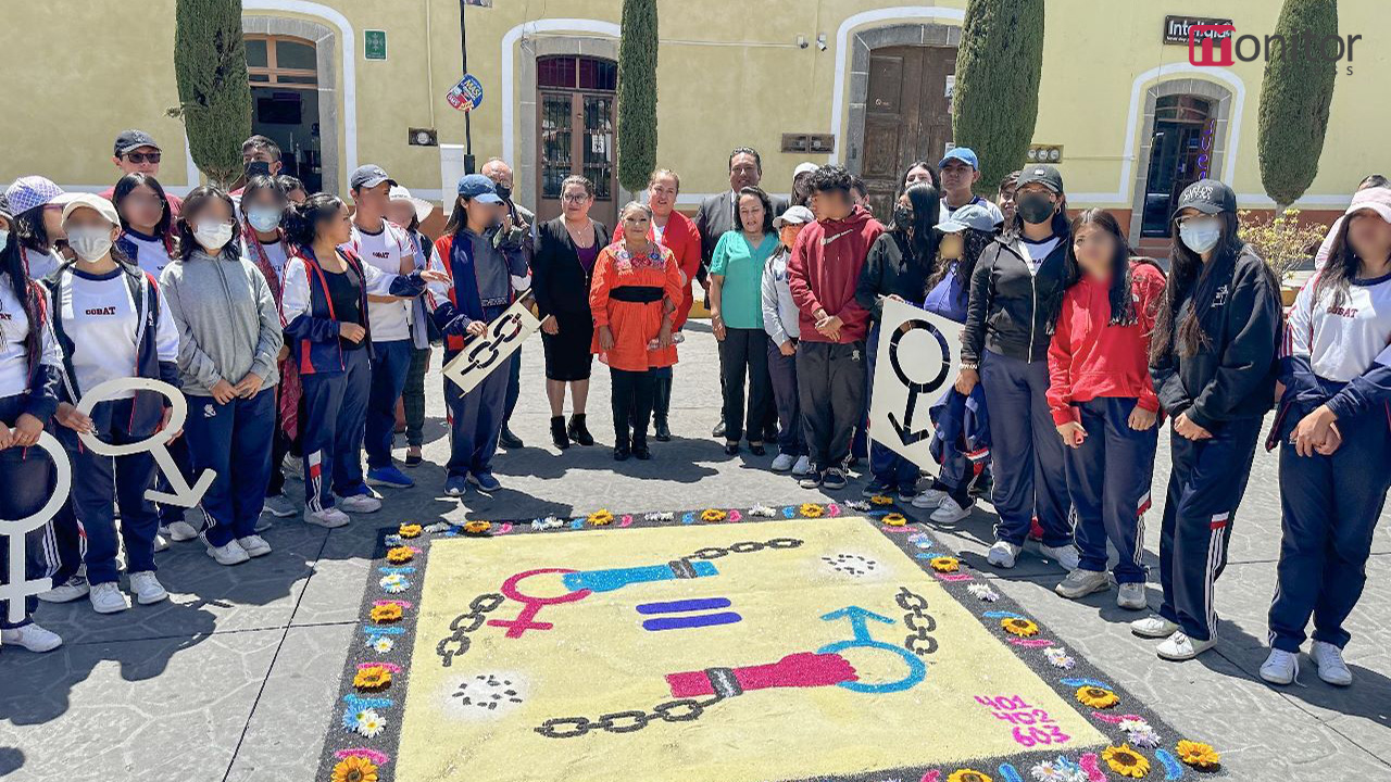 Con el arte efímero estudiantes de Huamantla se expresan por la igualdad de género