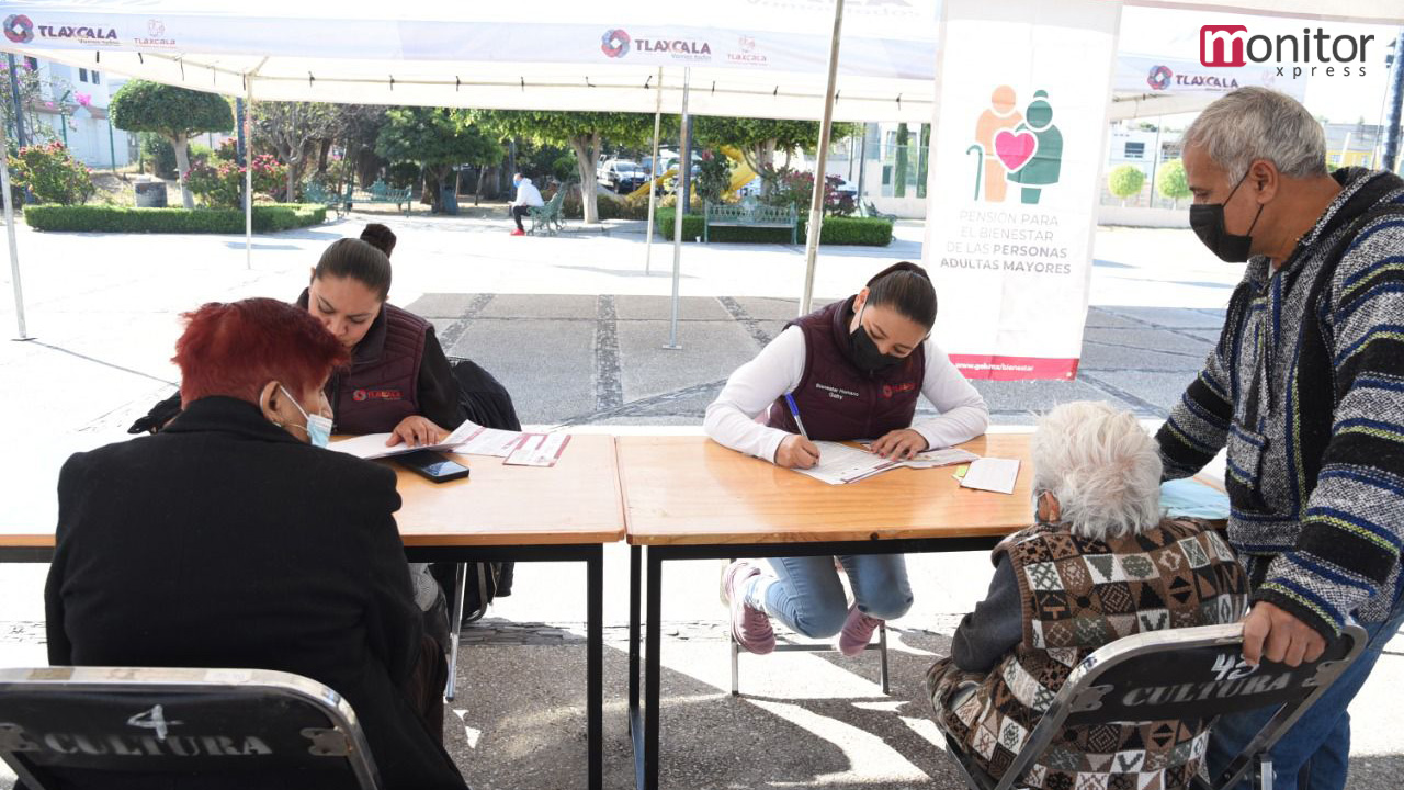 Facilita Ayuntamiento de Tlaxcala entrega de apoyos a adultos mayores y personas con discapacidad