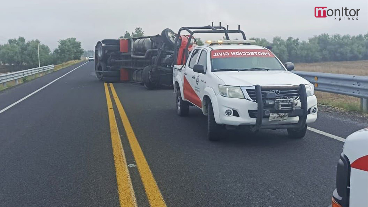 Atiende protección civil de Huamantla accidente vehicular en el Carmen Xalpatlahuaya