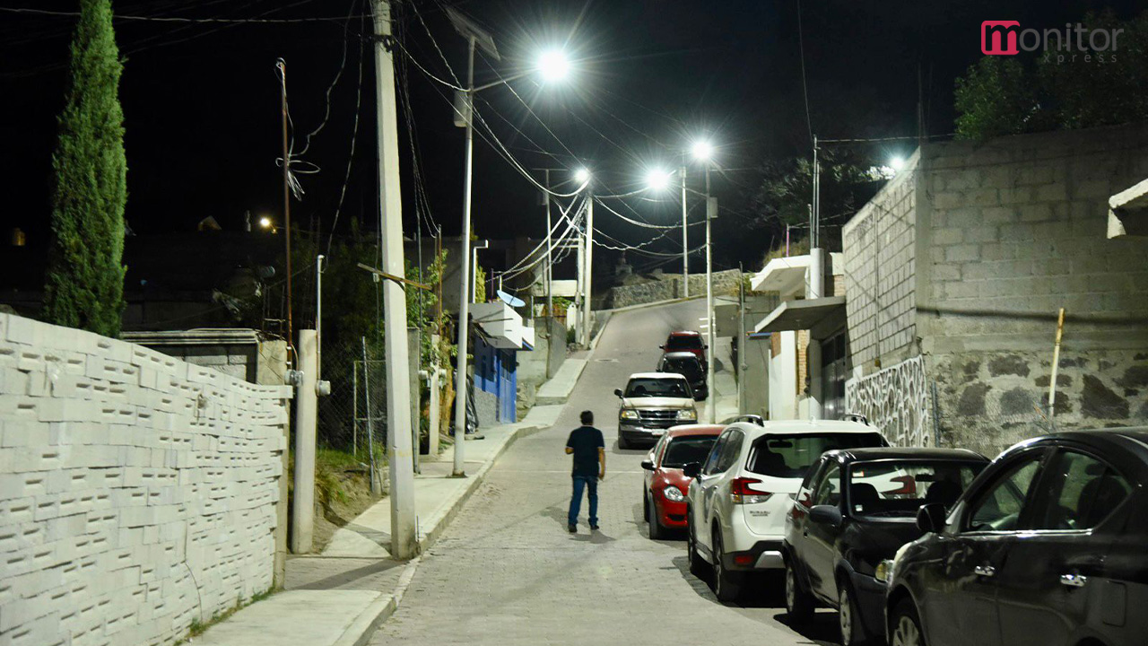 Las lamparas nuevas en Tlaxcala Capital permiten vivir con mayor seguridad, sostiene el alcalde Jorge Corichi