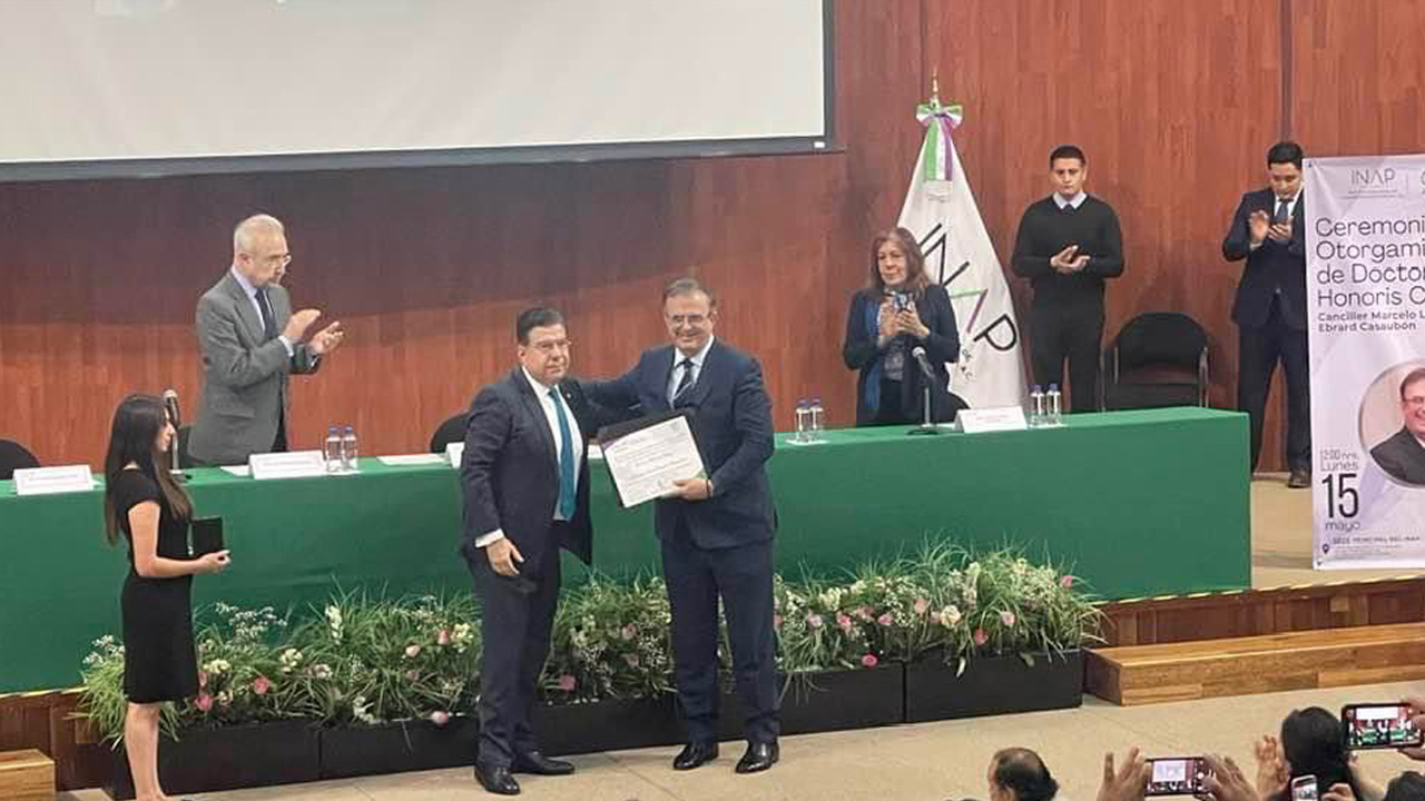 Marcelo Ebrard recibe Doctorado Honoris Causa