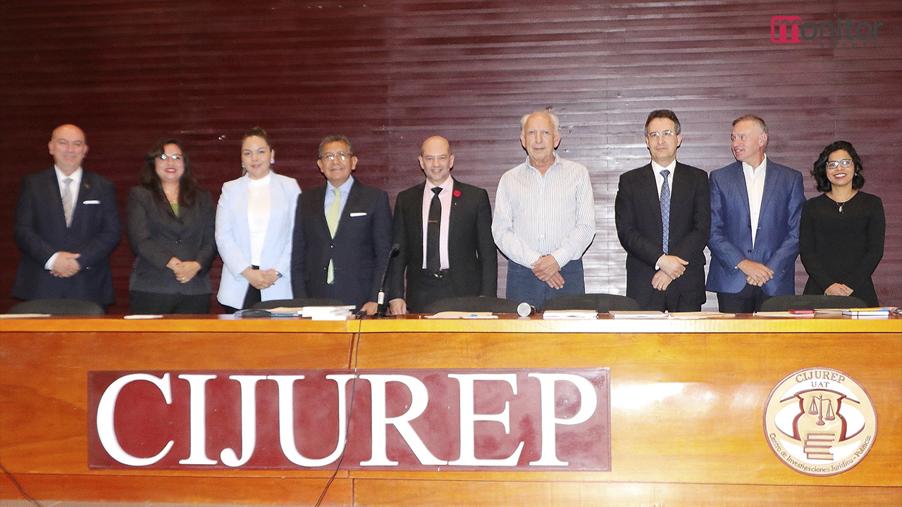 Presentaron libros de ciencia jurídica en la UATx