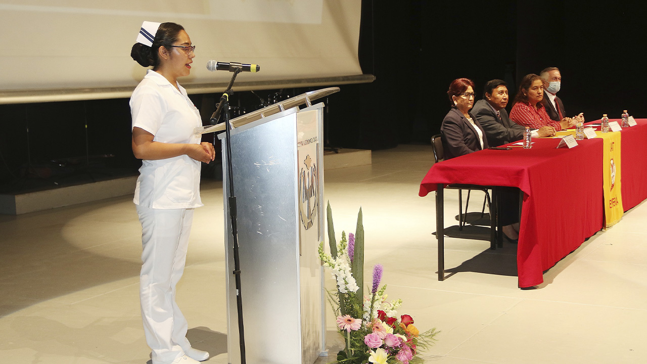 Graduó UATx a profesionistas en enfermería