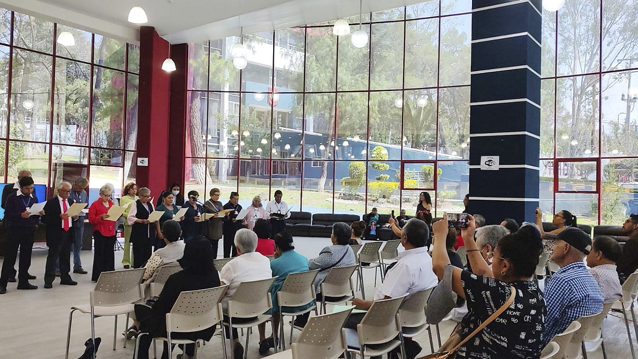 Culminaron actividades talleres para adultos mayores en la UATx