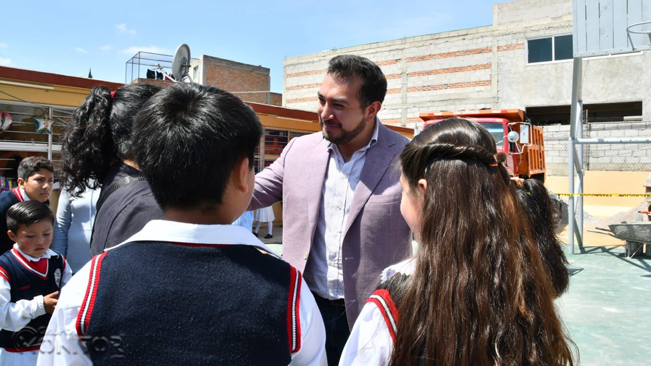 Vamos a seguir apoyando a las escuelas de Huamantla: Salvador Santos